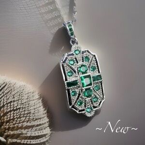 Princess Cut Silver Tone Green Cubic Zirconia Pendant Necklace 🌿🆕🌿